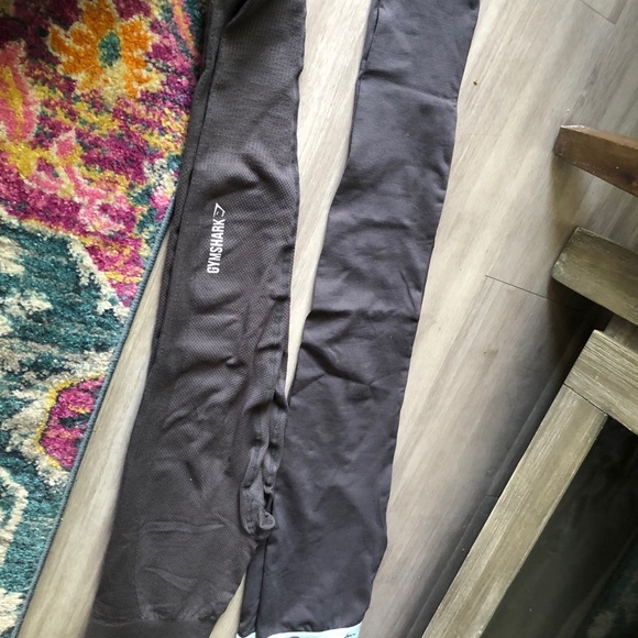 Set of two gorgeous gym shark leggings! XS - Picture 7 of 9